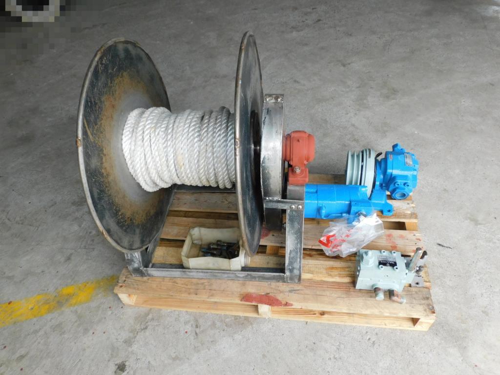 油圧 たて網巻き上げ機 電クラ付き