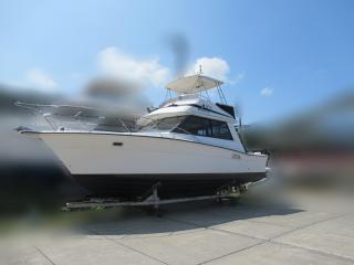 RIVIERA MARINE(AUS)	 RIVIERA 33 Flybridge