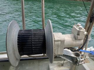 岩崎電気工業 ヤングネット ラインホーラー12V/250W ドラム付き